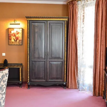 Kristel Otel
